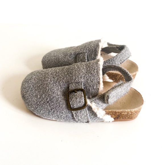 Old Navy Toddler Clog Shoes - Picture 4 of 4